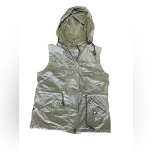 Green hooded vip up vest